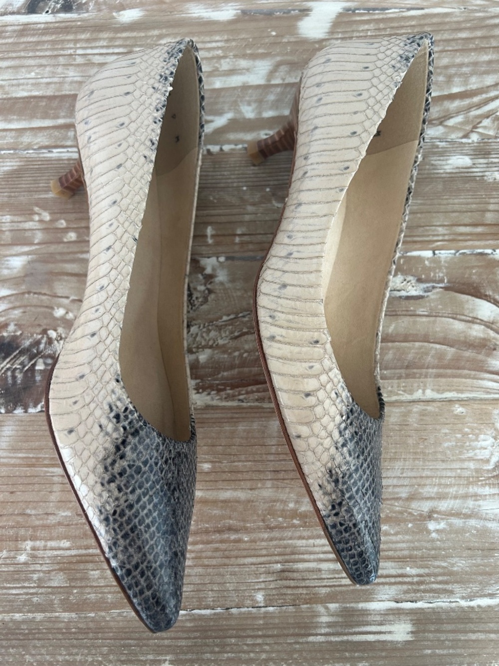 NWOB Stuart Wetizman Poco Snake Print Leather Kitten Heel in Grey & Cream Sz 9 - Picture 4 of 7